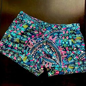 Lilly Pulitzer excellent condition pull on style medium shorts